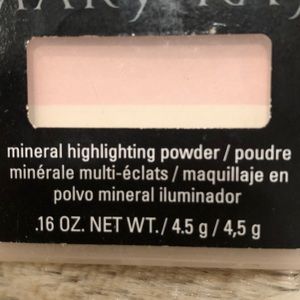 New Marykay mineral highlighting powder.
